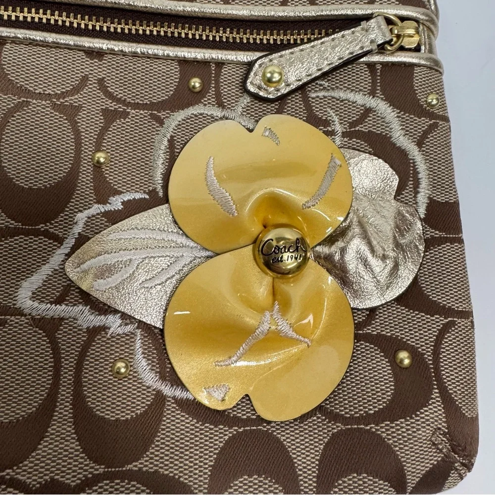 COACH NWT Wristlet Clutch Purse Tablet Protector Flower Appliqué Gold Yellow Tan - Picture 9 of 16